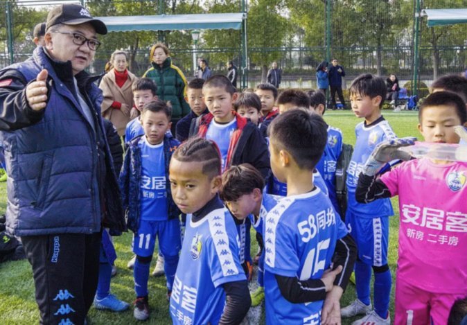 我理性想评价一下最近董路足球小将和李昊炎的问题