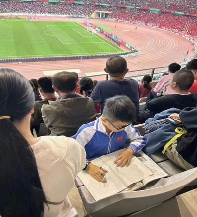 董粉如果这么关心u17以下的儿童成绩不如去让足协把青训大纲改了