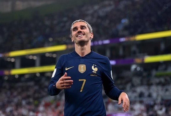 两届世界杯3球3助的传奇球星
