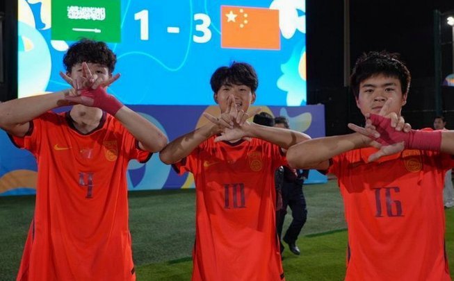 澳大利亚U17上半场2：0领先尼日利亚U17了