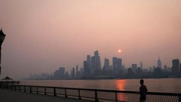 电讯：纽约空气污染相当于抽10根烟，周六降雨有望驱散烟雾