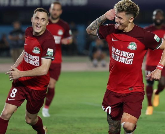 中超：泰山1-1新鹏城，克雷桑进球+染红，戴伟浚扳平