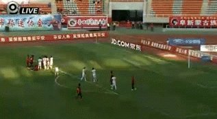 43岁中甲门将隋维杰抱球时站位过深，结果被判进球