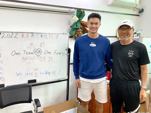 43岁中甲门将隋维杰抱球时站位过深，结果被判进球